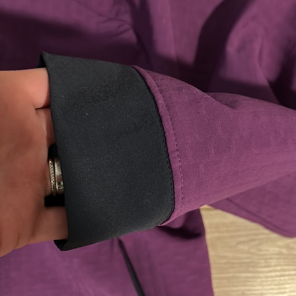 Mountain Hardware Jacket. Lighter, comfortable layer. - Picture 4 of 4